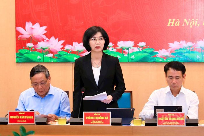 Phó Bí thư Thành ủy, Chủ tịch HĐND thành phố Hà Nội Phùng Thị Hồng Hà phát biểu tại hội nghị. Ảnh: Quang Thái