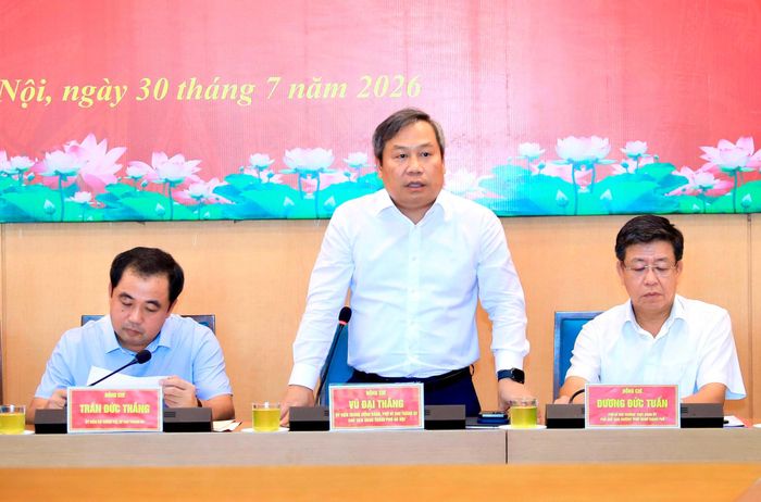 Phó Bí thư Thành ủy, Chủ tịch UBND thành phố Hà Nội Vũ Đại Thắng phát biểu tiếp thu ý kiến chỉ đạo của đồng chí Bí thư Thành ủy và các đồng chí Thường trực Thành ủy. Ảnh: Quang Thái