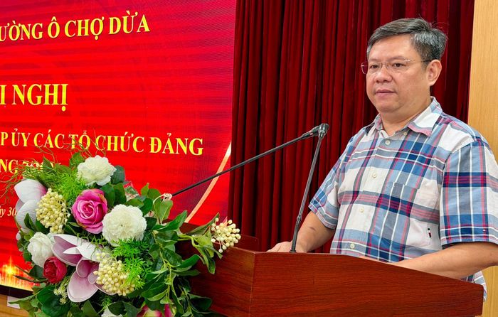 Bí thư Đảng ủy phường Ô Chợ Dừa Nguyễn Anh Quân phát biểu kết luận hội nghị. Ảnh: Võ Giang