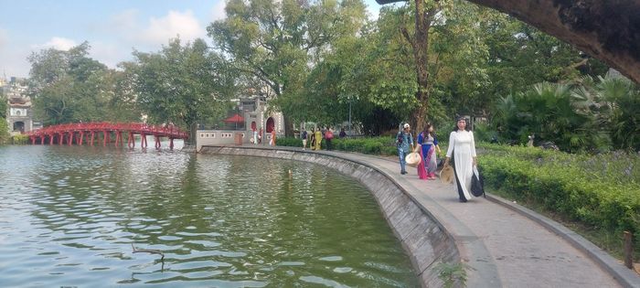Hà Nội nắng nhẹ về trưa và chiều trong nhiều ngày tới. Ảnh: Bảo Châu