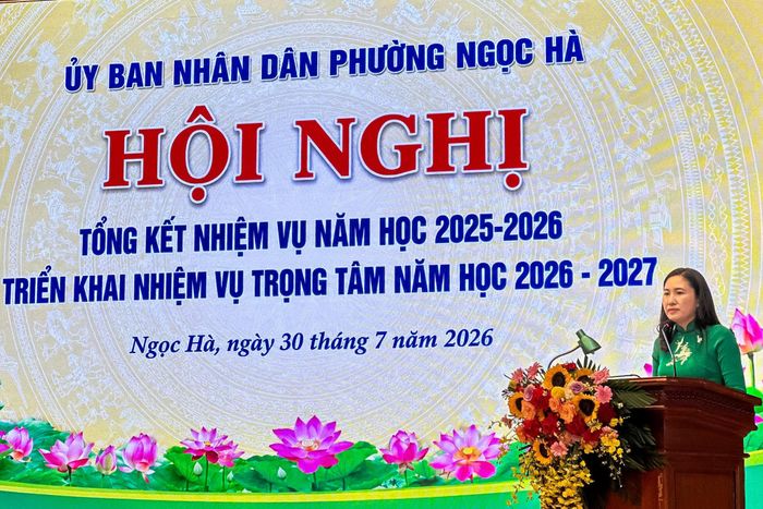Bí thư Đảng ủy phường Ngọc Hà Đỗ Thị Lan Hương phát biểu tại hội nghị. Ảnh: PV