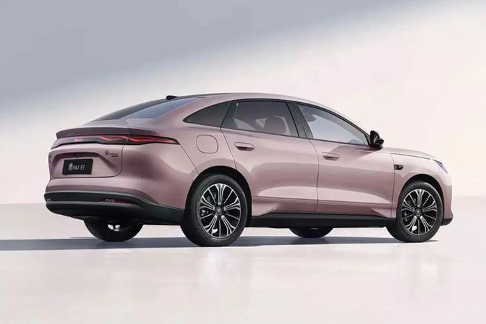 BYD Qin Max lộ diện
