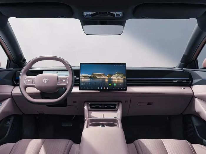 Khoang lái BYD Qin Max hiện đại