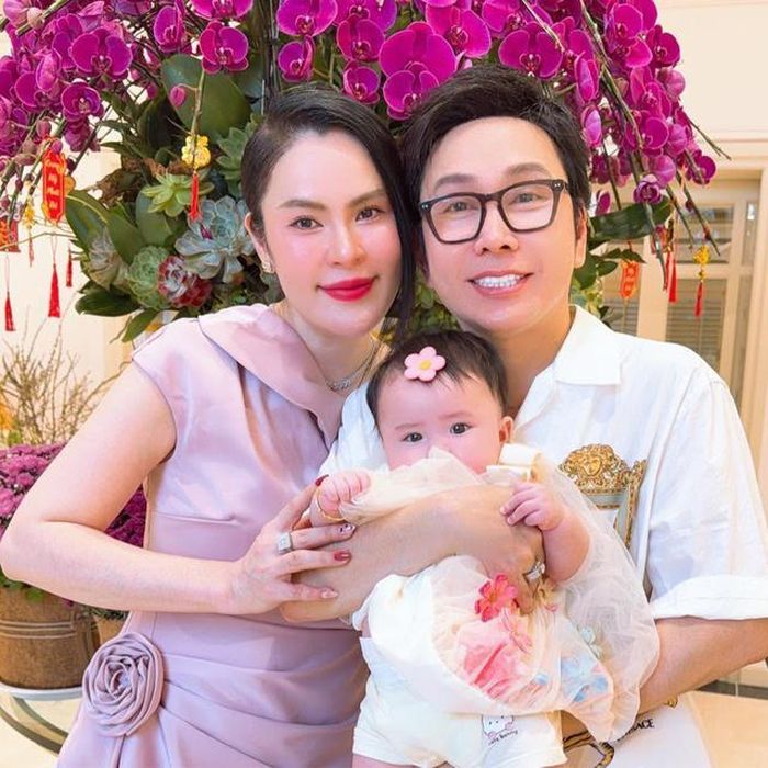 Sau nhiều năm hoạt động nghệ thuật, NSƯT Vũ Luân vẫn miệt mài với sân khấu cải lương và các dự án gìn giữ bộ môn nghệ thuật truyền thống. Tuy nhiên, khác với trước đây, anh luôn ưu tiên dành khoảng thời gian nhất định cho gia đình sau mỗi chuyến lưu diễn hay lịch làm việc dày đặc. Nam nghệ sĩ cho rằng gia đình là nguồn năng lượng tích cực giúp anh có thêm động lực cống hiến. Những tiếng cười của con gái sau mỗi ngày làm việc trở thành món quà tinh thần quý giá, giúp anh cảm thấy mọi vất vả đều xứng đáng.