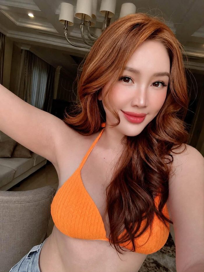 Nhiều khán giả nhận xét ở tuổi U40 và sau khi sinh con, nữ ca sĩ vẫn giữ được vẻ ngoài trẻ trung đáng ngưỡng mộ.