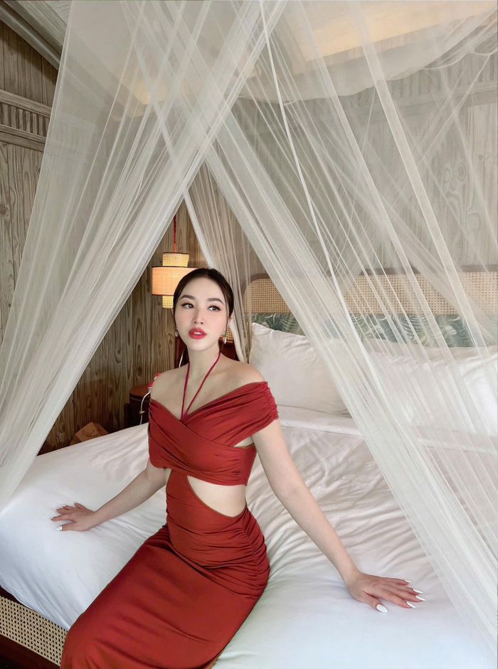 Bảo Thy sinh năm 1988 từng là một ca sĩ đình đám vào những năm 2000, cùng thời với Noo Phước Thịnh, Minh Hằng, Đông Nhi, Phạm Quỳnh Anh... Cô bắt đầu trở nên nổi tiếng và nhận được sự chú ý của công chúng khi tham gia cuộc Miss Audition 2006.