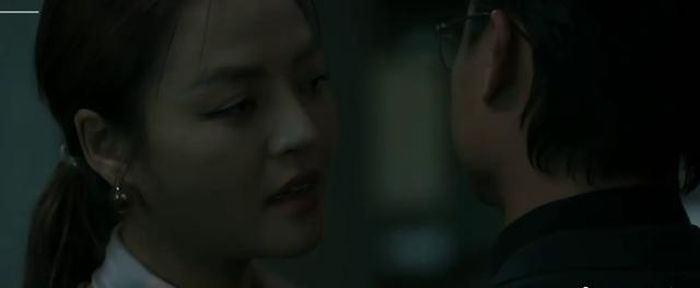 Lan và Cương bàn bạc chuyện hợp tác về lô hàng lớn. Ảnh VTV