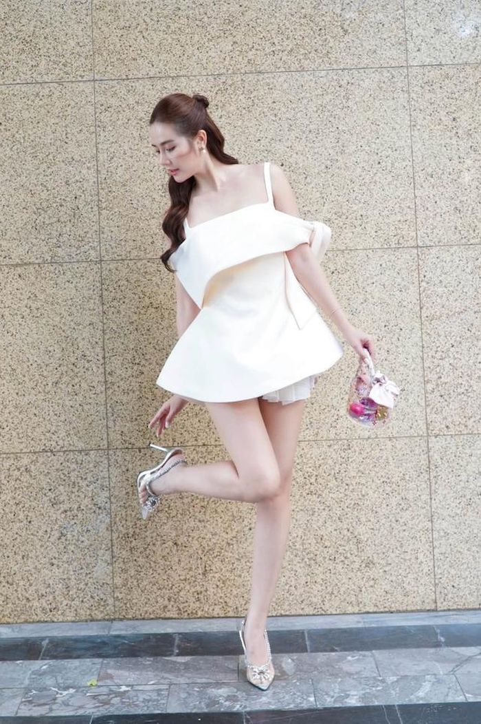 Thần thái thoải mái, biểu cảm tự nhiên giúp Huyền Lizzie ghi điểm tuyệt đối trong mắt người hâm mộ.