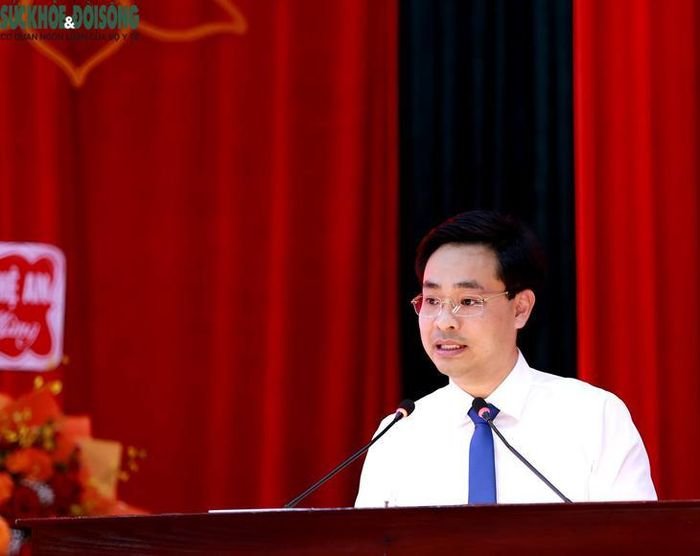 BSCKII Nguyễn Tất Ngọc phát biểu nhận nhiệm vụ tại lễ công bố quyết định điều động, bổ nhiệm giữ chức Phó Giám đốc Bệnh viện Hữu nghị Đa khoa Nghệ An. Ảnh: Vũ Đồng