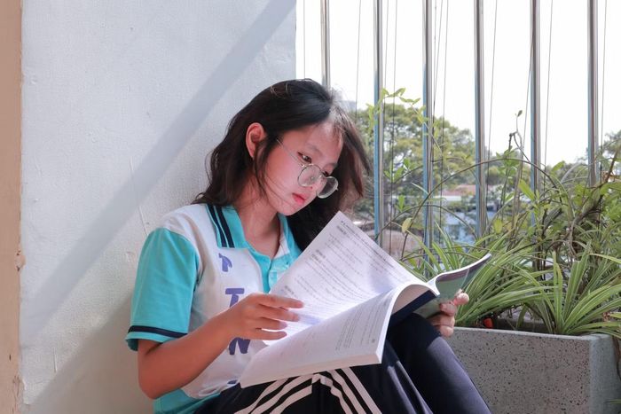  Bạn Thùy Lâm (Lớp 12 Chuyên Văn, trường Phổ thông Năng khiếu, TP.HCM) 