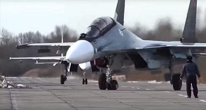 Tải trọng lớn, bán kính tác chiến rộng và buồng lái hai chỗ ngồi khiến mẫu máy bay này đặc biệt phù hợp cho hoạt động tấn công phức tạp đòi hỏi khả năng xác định mục tiêu và quản lý nhiệm vụ chiến đấu chuyên sâu.