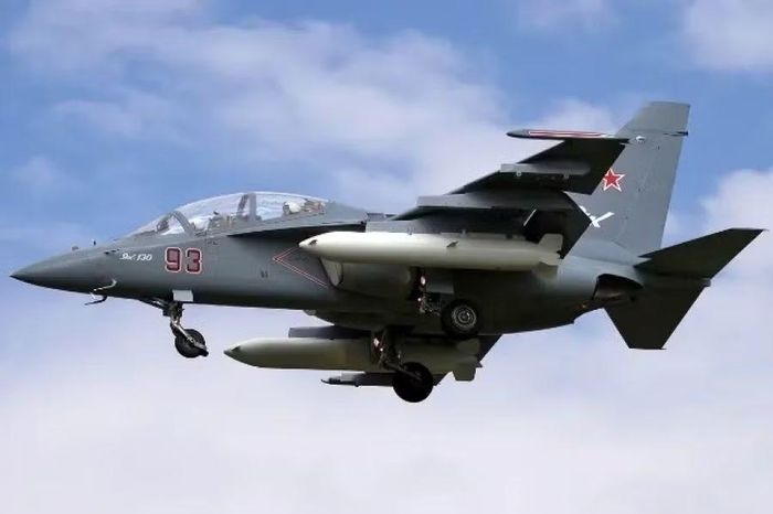 Trong khi đó, Yak-130M vẫn đang tiếp tục được thử nghiệm, hiện tại 3 nguyên mẫu đã được lắp ráp và một chu kỳ đánh giá đầy đủ dự kiến sẽ hoàn thành vào tháng 12/2028. Việc giao hàng số lượng lớn dự kiến sẽ bắt đầu vào cuối năm 2028.