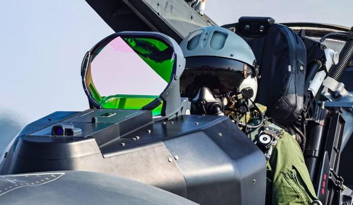 Máy bay chiến đấu Rafale với radar AESA, hệ thống tác chiến điện tử SPECTRA và tên lửa không đối không Meteor vẫn là lực lượng chủ lực đối phó các mục tiêu hiện đại.