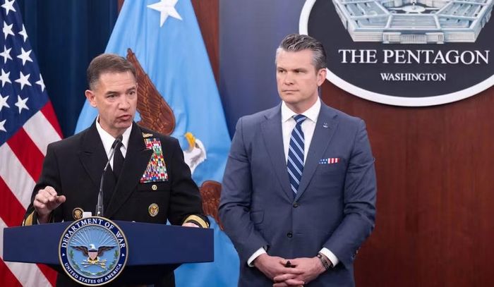 Sau khi nghe đề xuất từ tư lệnh CENTCOM, Tổng thống Trump phát tín hiệu sẵn sàng tăng cường sức ép với Iran. Ông tuyên bố Mỹ sẽ "giáng cho Iran một đòn mạnh" và khiến Tehran phải trả giá.