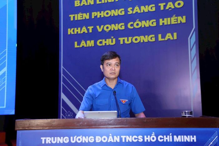 Ủy viên Trung ương Đảng, Phó Chủ tịch Ủy ban Trung ương MTTQ Việt Nam, Bí thư thứ nhất Trung ương Đoàn Bùi Quang Huy quán triệt Nghị quyết. Ảnh: PV