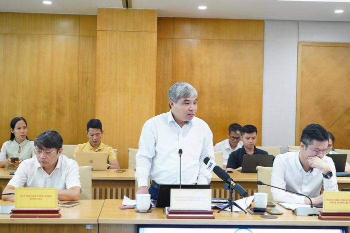 Ông Lê Đình Hanh, Phó Giám đốc Quỹ Phát triển KHCN Quốc gia, Bộ KHCN (NAFOSTED) phát biểu.