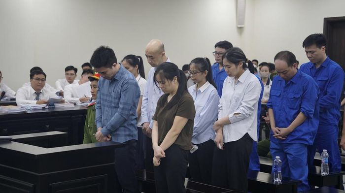 Các bị cáo trong đường dây MediUSA tại tòa. Ảnh: X.A