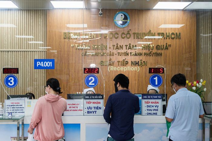  Là cơ sở y học cổ truyền đầu tiên tại Việt Nam đạt chuẩn sản xuất thuốc GMP-WHO, Bệnh viện Y học cổ truyền TP.HCM đang mở ra bước đi mới khi kết hợp sản xuất hiện đại với du lịch y tế. Mô hình này không chỉ nâng tầm chất lượng bài thuốc mà còn tạo trải nghiệm thực tế sinh động cho du khách trong và ngoài nước. 