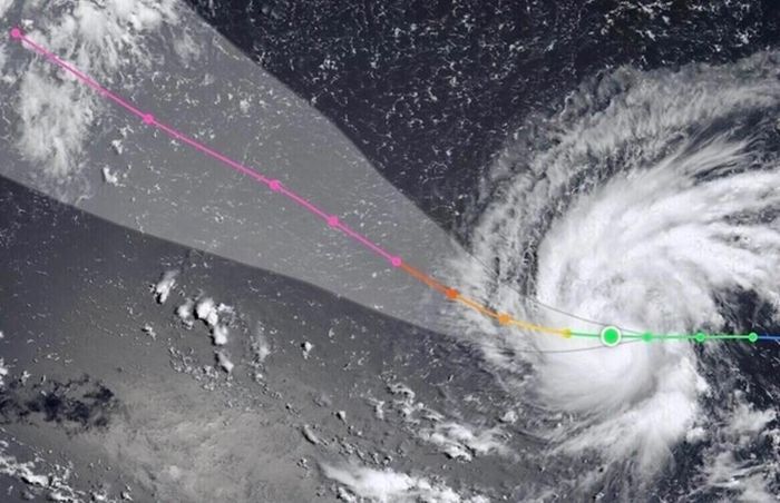  Bão Dolphin có thể nhanh chóng mạnh lên thành cơn bão có sức gió kỷ lục. Ảnh: Zoom Earth. 