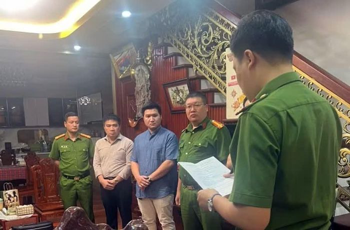 Cơ quan điều tra khám xét nơi ở của bị can.
