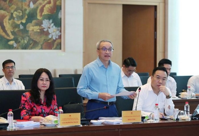 Thứ trưởng Bộ VHTTDL Phan Tâm trình bày tóm tắt Tờ trình của Chính phủ về dự án Luật sửa đổi, bổ sung một số điều của Luật Xuất bản