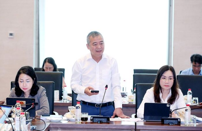 Các đại biểu phát biểu tại phiên họp