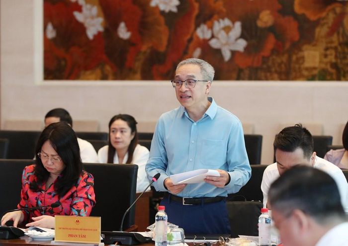 Thứ trưởng Bộ VHTTDL Phan Tâm phát biểu tiếp thu, giải trình
