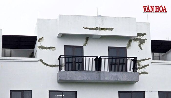 ... Chủ đầu tư phải cho gia trát lại