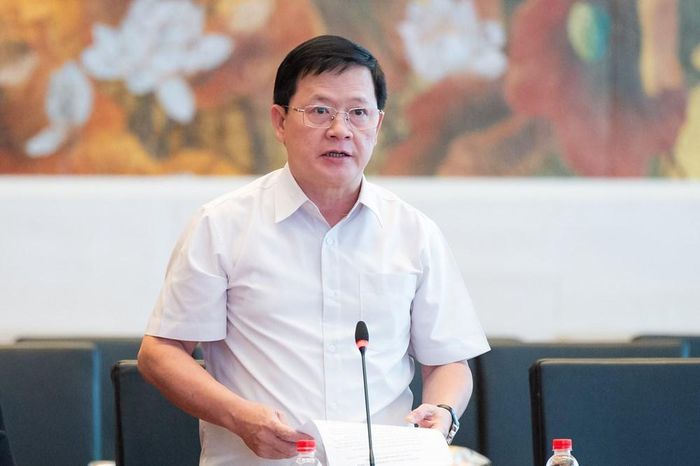 Thứ trưởng Bộ Tư pháp Mai Lương Khôi trình bày Tờ trình tóm tắt dự án Luật Hòa giải ở cơ sở (sửa đổi)