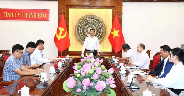 Phó Bí thư Thường trực Tỉnh ủy Thanh Hóa Nguyễn Hồng Phong chủ trì buổi làm việc