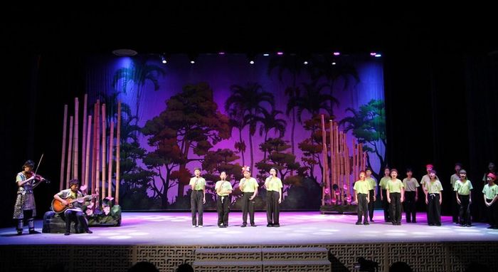 Các học viên biểu diễn báo cáo tại buổi bế giảng