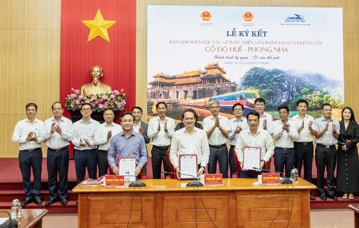 Kí kết biên bản ghi nhớ của các đơn vị liên quan