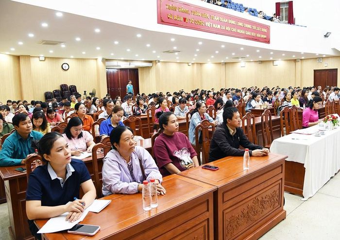 Các đại biểu dự hội nghị