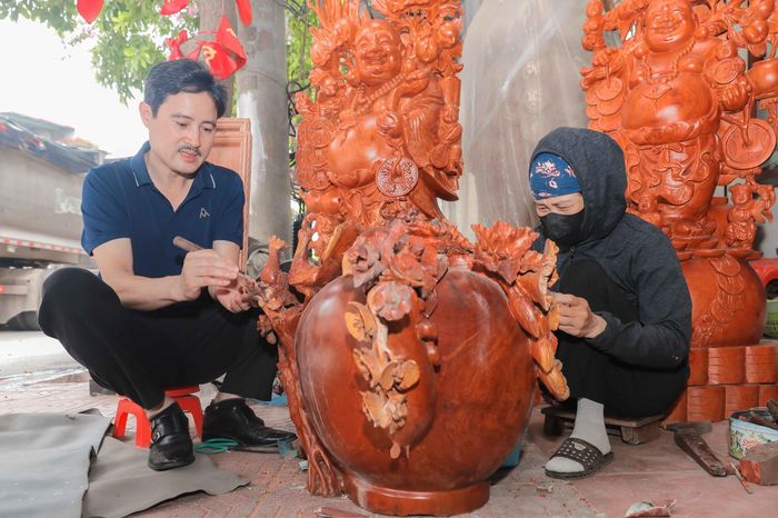  Mô hình xã XHCN được các nghệ nhân kỳ vọng sẽ quy hoạch sản xuất tập trung các hộ nhỏ lẻ, phát triển thương hiệu làng nghề và du lịch bền vững, giúp thủ tục hành chính nhanh gọn, mang lại ấm no, hạnh phúc cho nhân dân. Ảnh: Phan Phương – TTXVN 