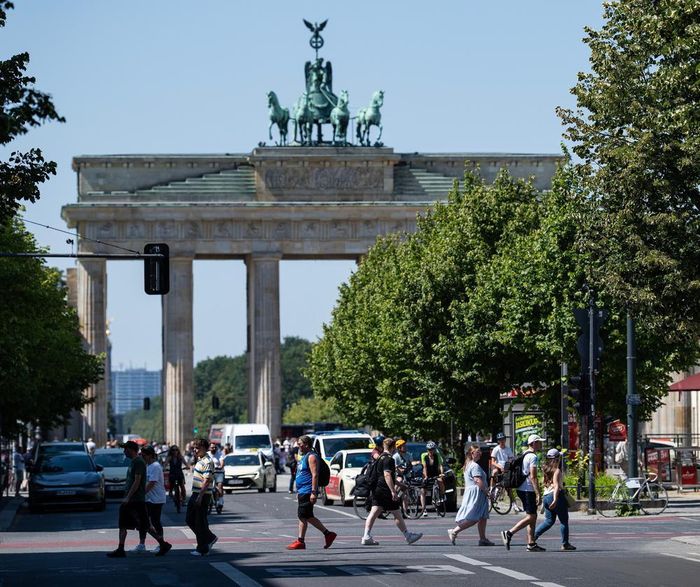 Nắng gay gắt vào giữa trưa tại Berlin, Đức ngày 30/7/2026. Ảnh: THX/TTXVN phát