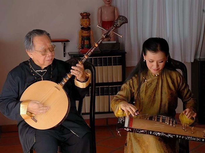 Sinh thời, GS-TS Trần Văn Khê rất tâm đắc với việc truyền dạy nhạc cổ truyền. Ảnh tư liệu