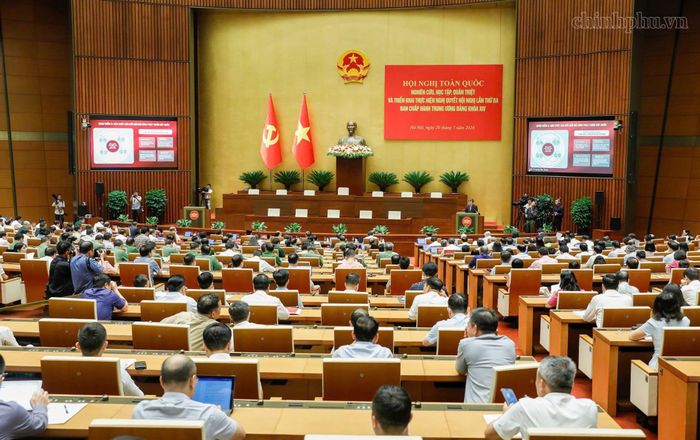 Đồng chí Nguyễn Thanh Nghị đề nghị các đồng chí tham dự Hội nghị quán triệt sâu sắc; nâng cao nhận thức trong tư duy và hành động; quan tâm lãnh đạo, chỉ đạo quyết liệt để tổ chức thực hiện thành công mục tiêu đề ra - Ảnh: VGP/Nhật Bắc