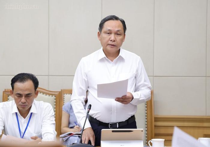 Phó Chủ tịch Thường trực UBND thành phố Cần Thơ Lê Công Lý báo cáo tại cuộc họp - Ảnh: VGP/Gia Huy