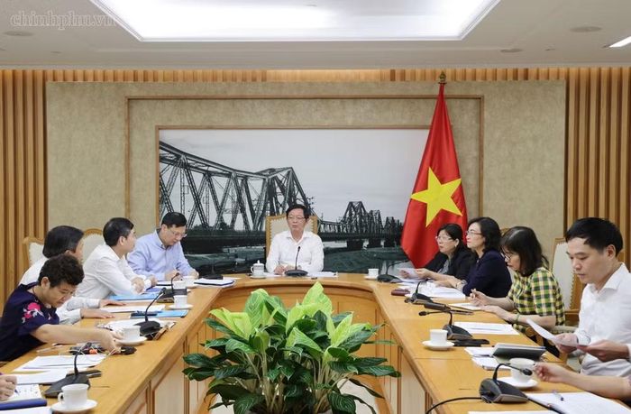 Phó Thủ tướng Hồ Quốc Dũng chủ trì cuộc họp nhằm giải quyết vướng mắc liên quan đến thu hồi đất của Tổng Công ty Giấy Việt Nam trên địa bàn tỉnh Phú Thọ. (Ảnh: VGP/Gia Huy)