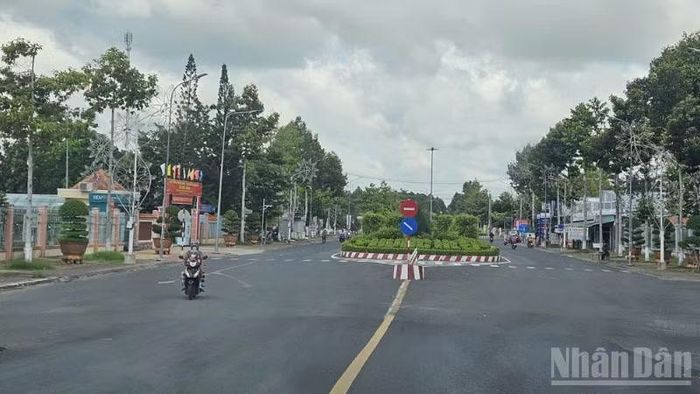 Hiệp Hưng với lợi thế về hạ tầng giao thông kết nối và không gian phát triển mở tạo điều kiện thuận lợi để địa phương từng bước đô thị hóa.