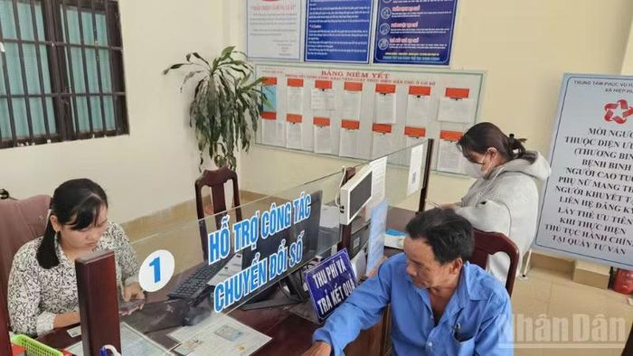 Công tác cải cách hành chính và chuyển đổi số là một trong những điểm sáng của xã Hiệp Hưng, thành phố Cần Thơ.