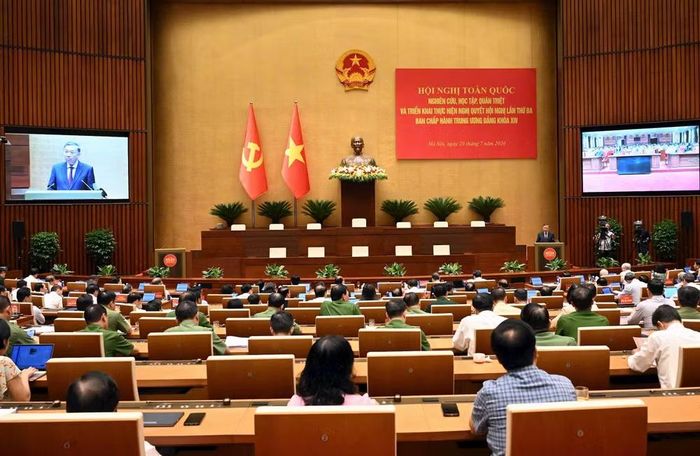 Hội nghị toàn quốc nghiên cứu, học tập, quán triệt và triển khai thực hiện Nghị quyết Trung ương 3 khóa XIV được tổ chức trực tiếp kết hợp trực tuyến đến hàng chục nghìn điểm cầu, phục vụ cán bộ và nhân dân. (Ảnh: TRẦN HẢI)