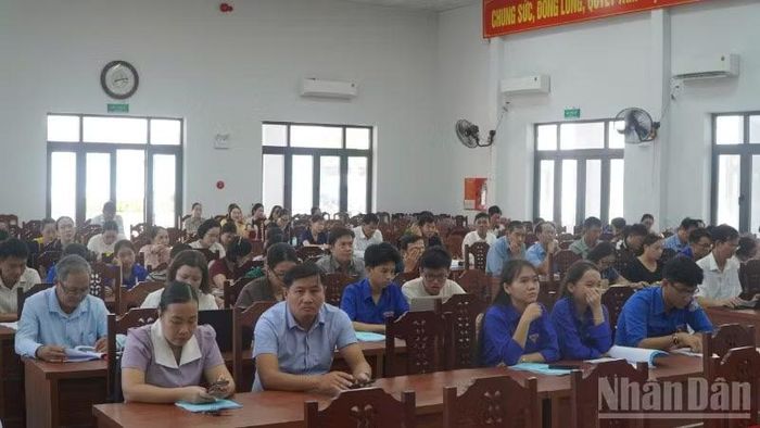 Các đại biểu tham gia hội nghị.