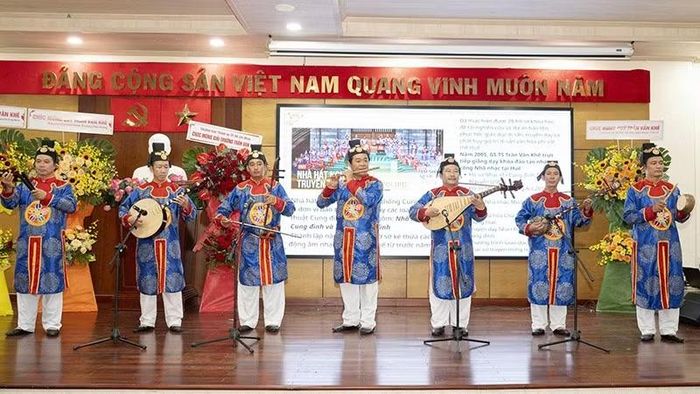 Phần biểu diễn của Nhà hát Nghệ thuật Truyền thống Cung đình Huế. (Ảnh: QUỐC THANH)