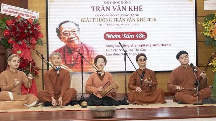 Phần biểu diễn của nhóm Xẩm 48h. (Ảnh: QUỐC THANH)