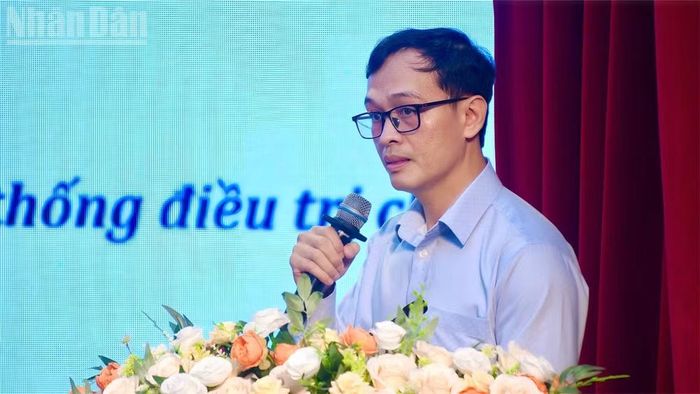 Bác sĩ chuyên khoa II Nguyễn Đình Văn, Trưởng khoa Ung bướu Huyết học, Bệnh viện Nhi đồng 2 trình bày tham luận.