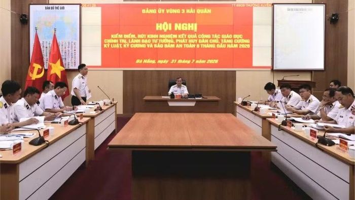 Quang cảnh hội nghị kiểm điểm của Đảng ủy Vùng 3 Hải quân.