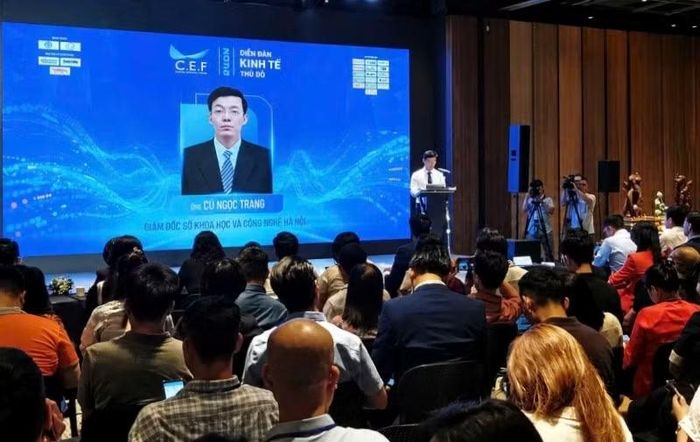 Giám đốc Sở Khoa học và Công nghệ Hà Nội Cù Ngọc Trang phát biểu tại diễn đàn.