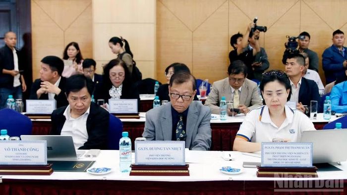 Các nhà quản lý, nhà khoa học tham dự hội thảo.