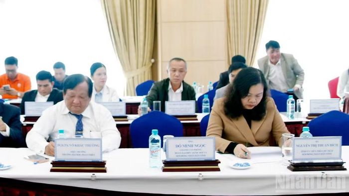 Đại biểu tham dự hội thảo.